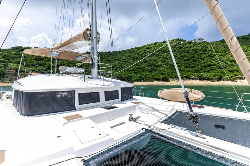 Cascadia 2 Yacht Photos Pics 