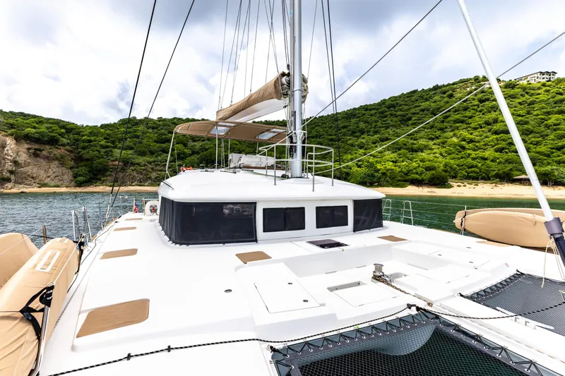 Cascadia 2 Yacht Photos Pics 