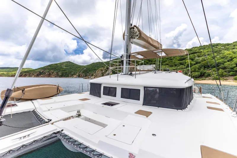 Cascadia 2 Yacht Photos Pics 