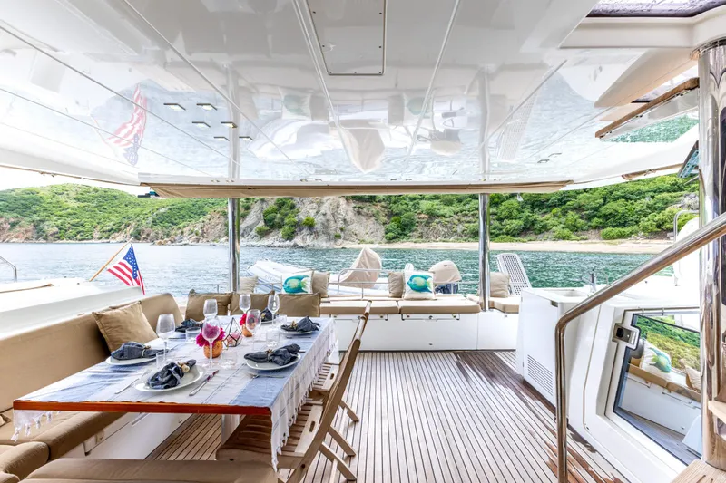 Cascadia 2 Yacht Photos Pics 