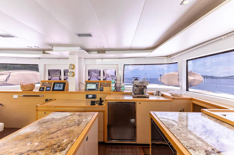 Cascadia 2 Yacht Photos Pics 