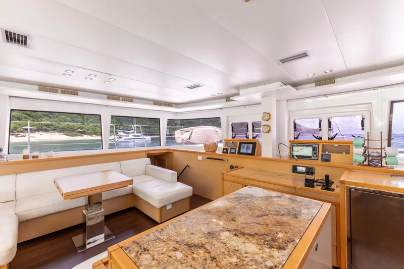 Cascadia 2 Yacht Photos Pics 