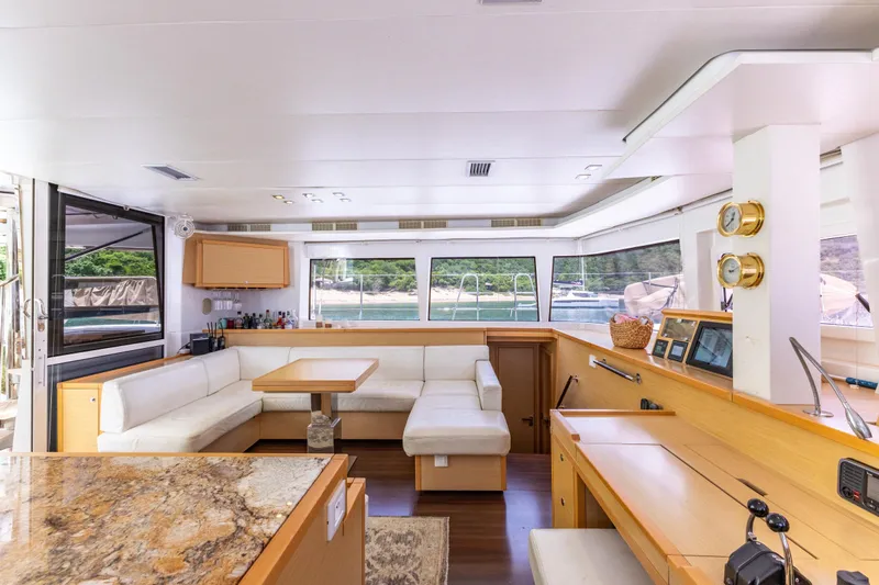 Cascadia 2 Yacht Photos Pics 