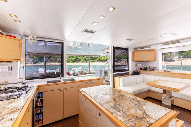 Cascadia 2 Yacht Photos Pics 