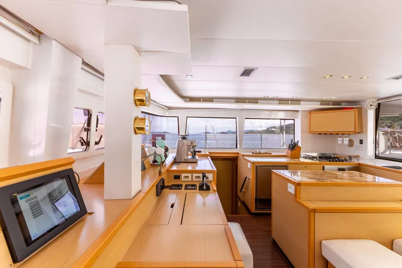 Cascadia 2 Yacht Photos Pics 