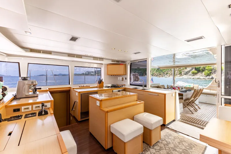 Cascadia 2 Yacht Photos Pics 