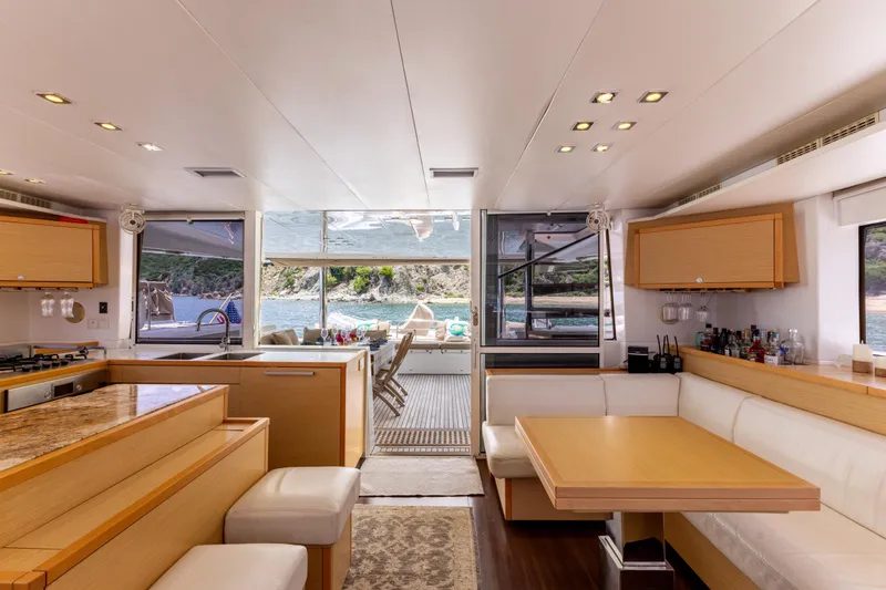 Cascadia 2 Yacht Photos Pics 