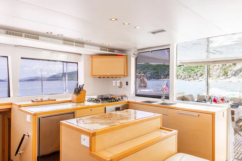 Cascadia 2 Yacht Photos Pics 