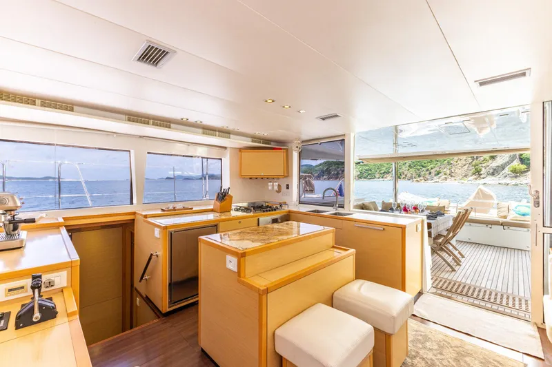 Cascadia 2 Yacht Photos Pics 