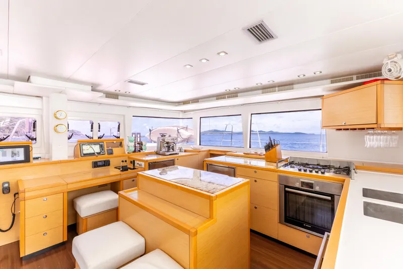 Cascadia 2 Yacht Photos Pics 