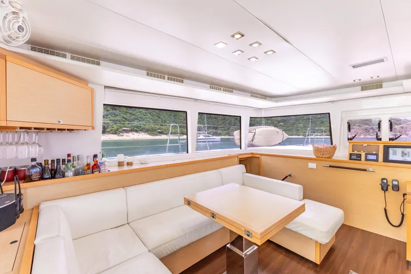 Cascadia 2 Yacht Photos Pics 