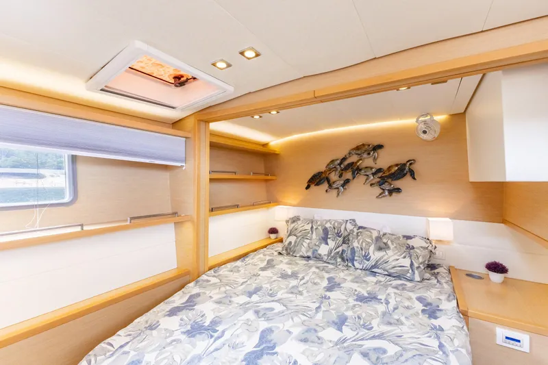 Cascadia 2 Yacht Photos Pics 