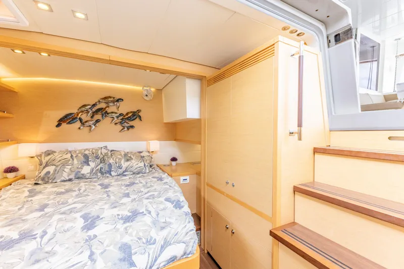 Cascadia 2 Yacht Photos Pics 