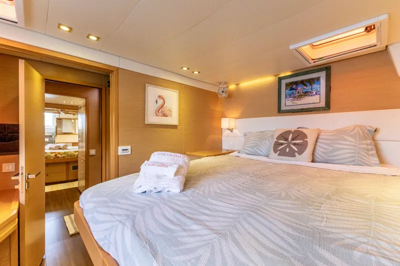 Cascadia 2 Yacht Photos Pics 