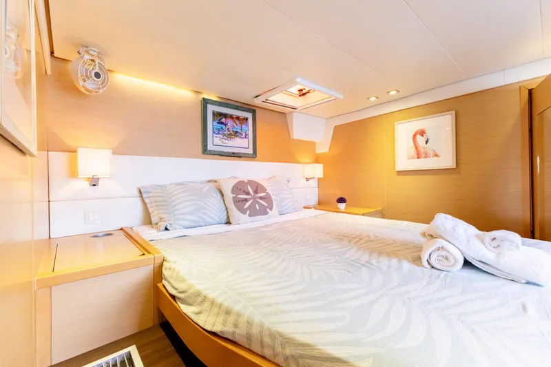 Cascadia 2 Yacht Photos Pics 