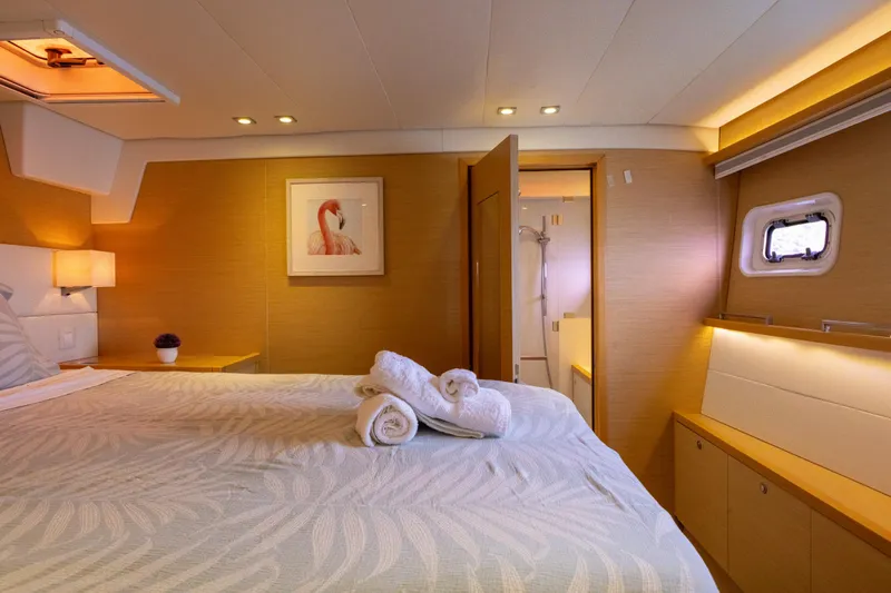 Cascadia 2 Yacht Photos Pics 