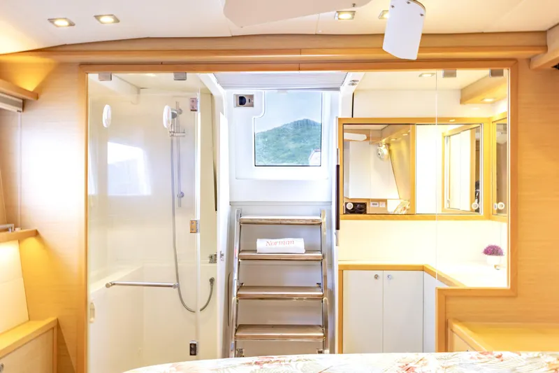 Cascadia 2 Yacht Photos Pics 