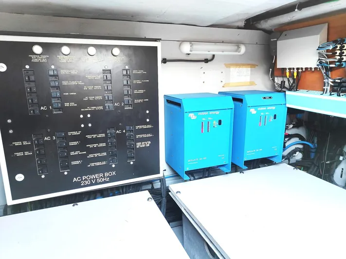 Cascadia 2 Yacht Photos Pics 