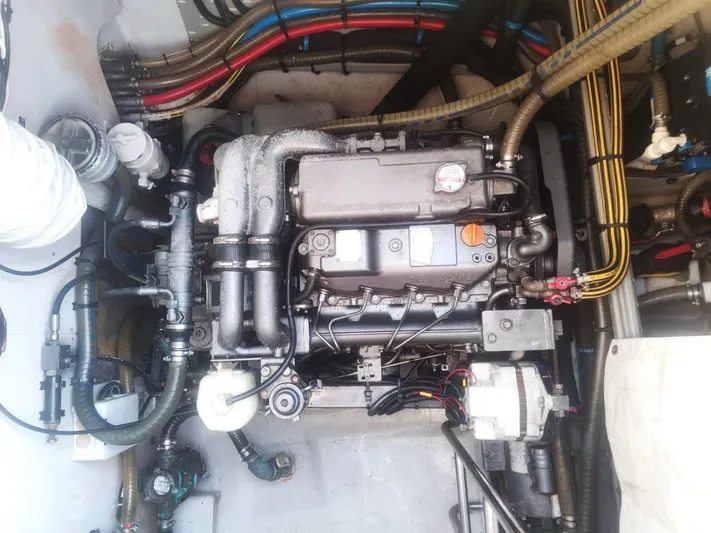 Cascadia 2 Yacht Photos Pics 