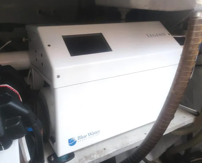 Cascadia 2 Yacht Photos Pics 