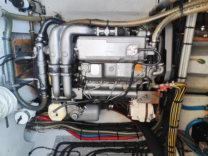 Cascadia 2 Yacht Photos Pics 