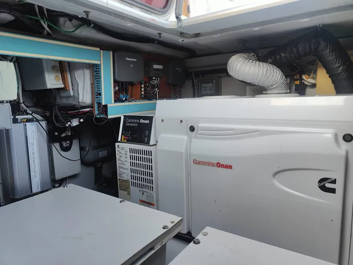 Cascadia 2 Yacht Photos Pics 