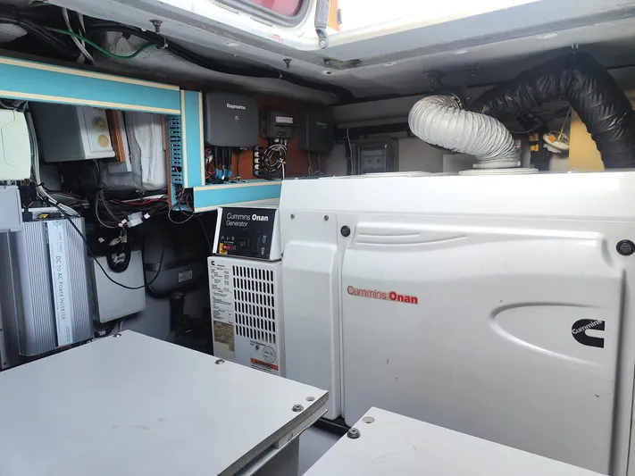 Cascadia 2 Yacht Photos Pics 