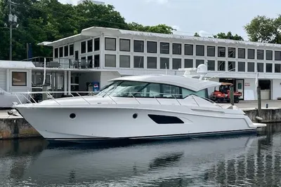Tiara Yachts C53 Coupe