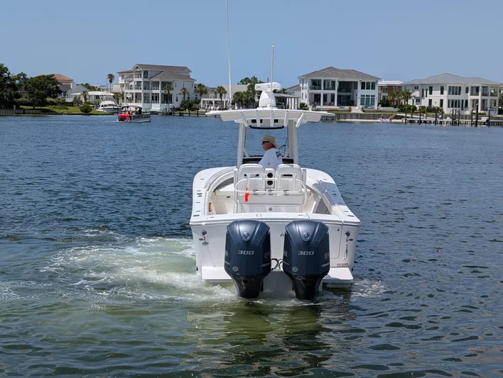  Yacht Photos Pics REGULATOR 28 - STERN - YAMAHA 300'S