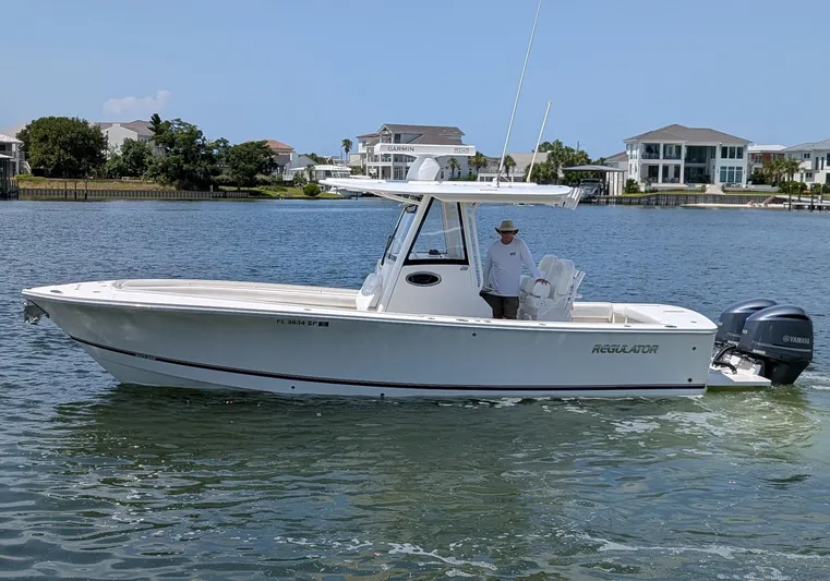  Yacht Photos Pics REGULATOR 28 - PORT SIDE - IN WATER