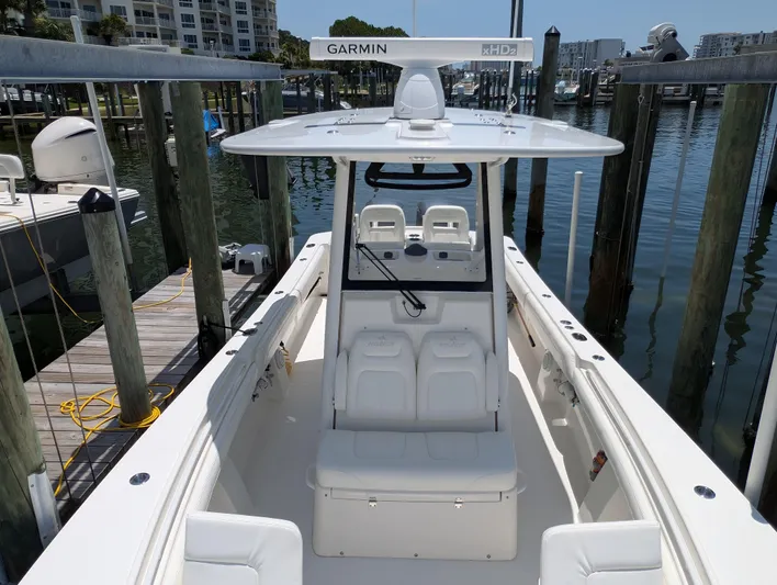  Yacht Photos Pics REGULATOR 28 - CENTER BOW VIEW