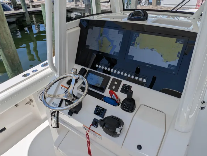  Yacht Photos Pics REGULATOR 28 DASH