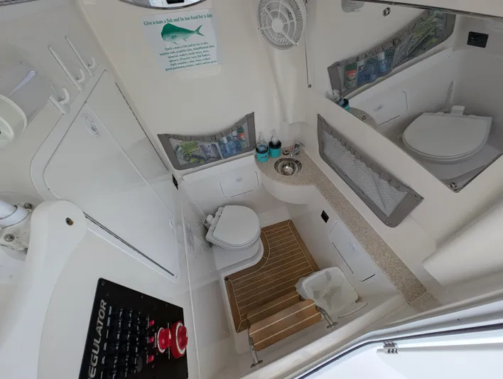  Yacht Photos Pics REGULATOR 28 HEAD