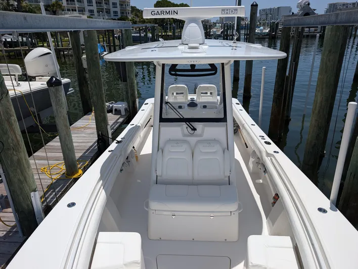  Yacht Photos Pics REGULATOR 28 CENTER BOW VIEW