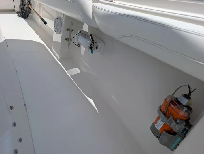  Yacht Photos Pics REGULATOR 28 EPIRB