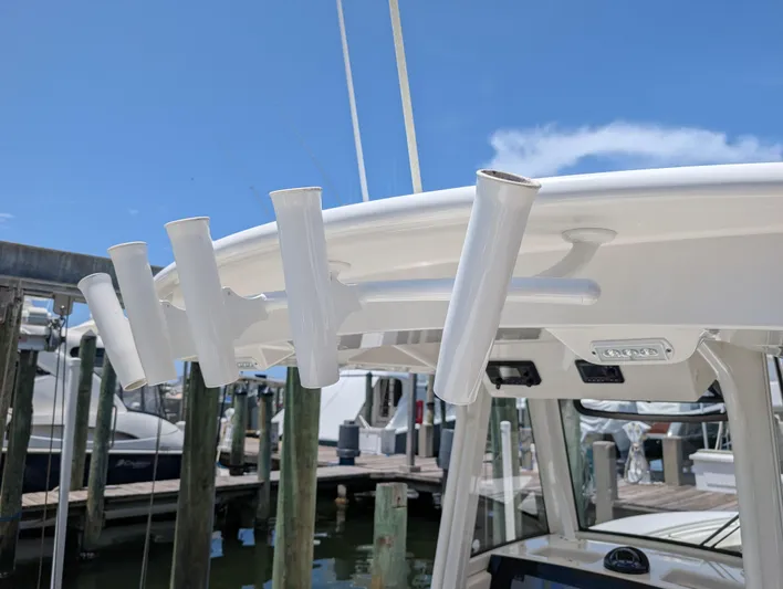  Yacht Photos Pics REGULATOR 28 ROCKET LAUNCHERS