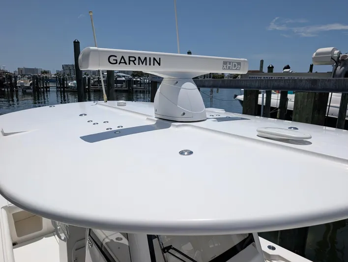  Yacht Photos Pics REGULATOR 28 HARD TOP VIEW - GARMIN OPEN ARRAY RADAR, GXM54, HELM MASTER ANTENNA