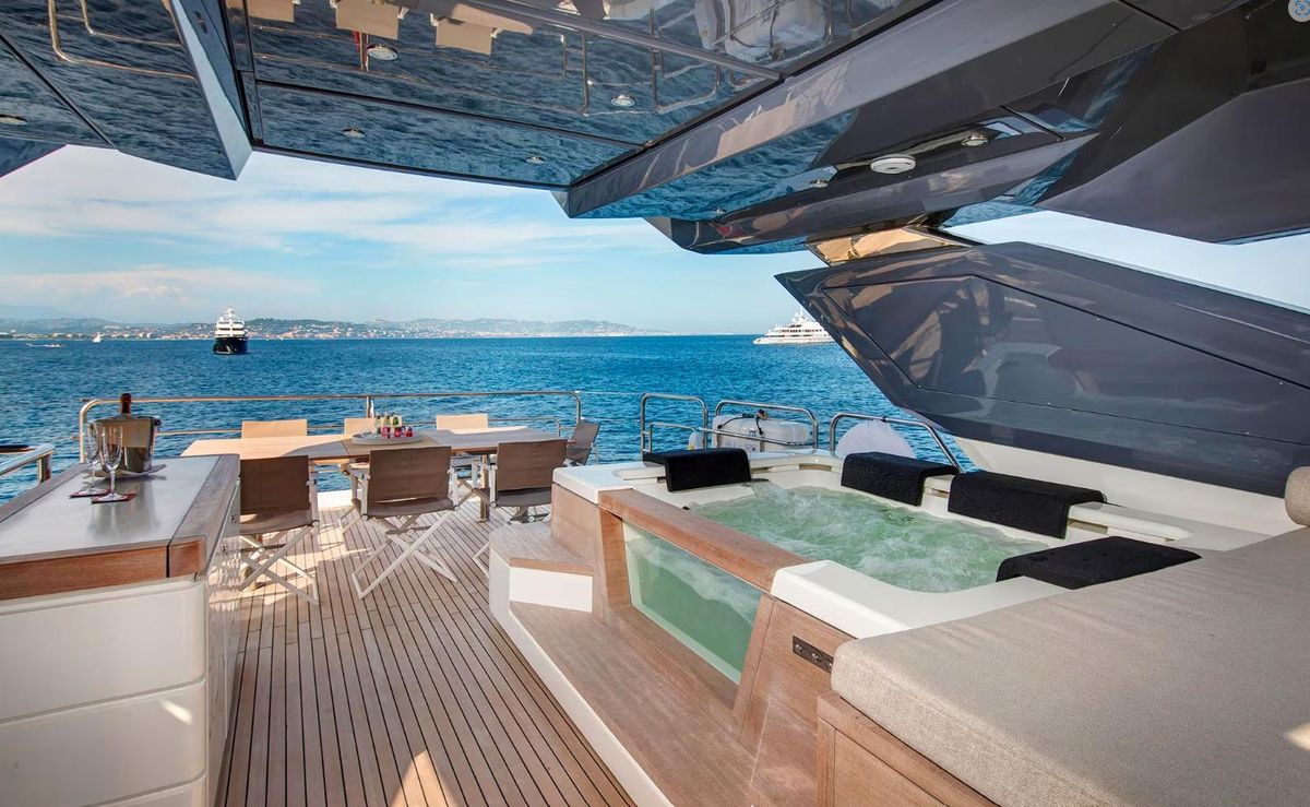 2018 Monte Carlo Yachts 96 