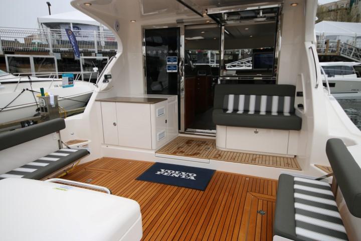 2018 Riviera 445 SUV Express Cruiser for sale - YachtWorld