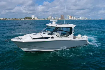 Boston Whaler 325 Conquest