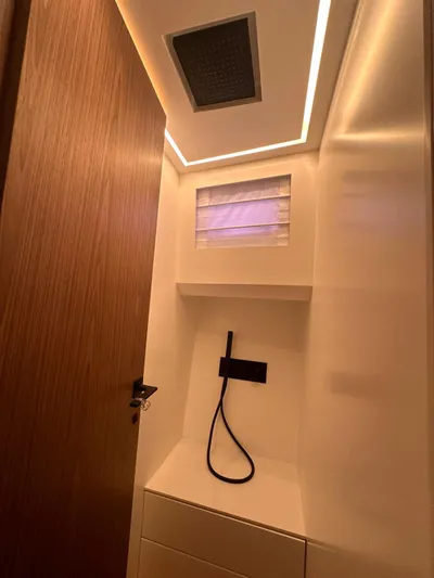  Yacht Photos Pics 2025 Evo Yachts R6+ interior bathroom with modern design and ambient lighting.