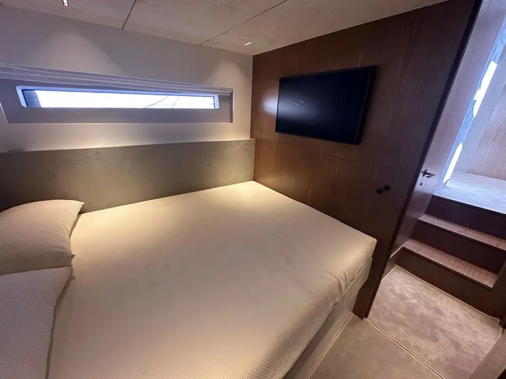  Yacht Photos Pics Luxurious bedroom interior of 2025 Evo Yachts R6+, featuring modern design and natural lighting.