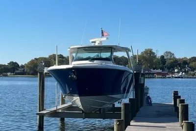 Tiara Yachts 38 LS