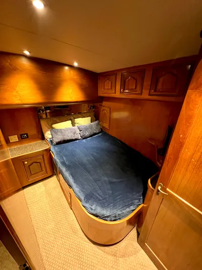 Pre Sail Yacht Photos Pics Cozy cabin bedroom in 2000 Blackwell Carolina Custom yacht with wooden interior.