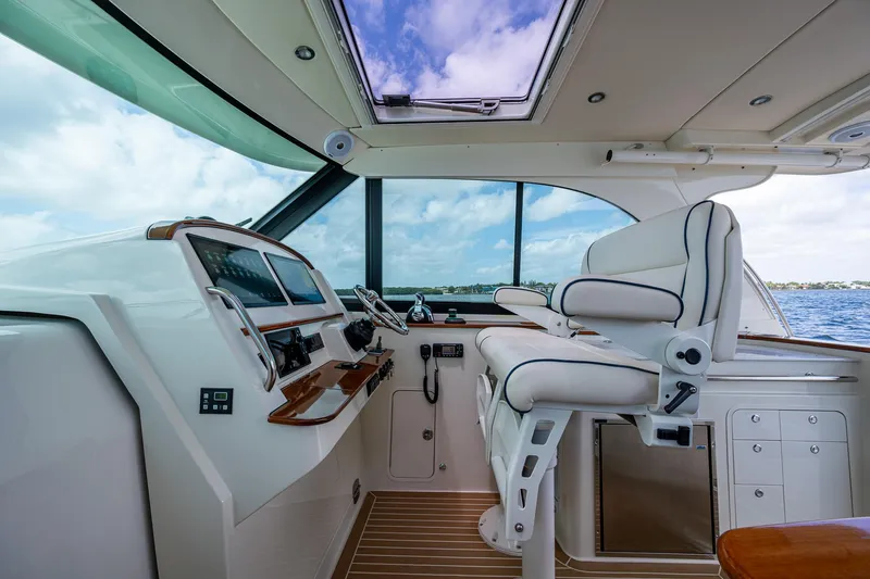 Yes Day Yacht Photos Pics Interior of 2021 Hinckley Sport Boat 40 X, featuring modern helm and seating.