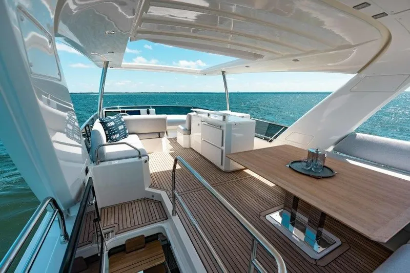 Sunspace Yacht Photos Pics Flybridge Dinette