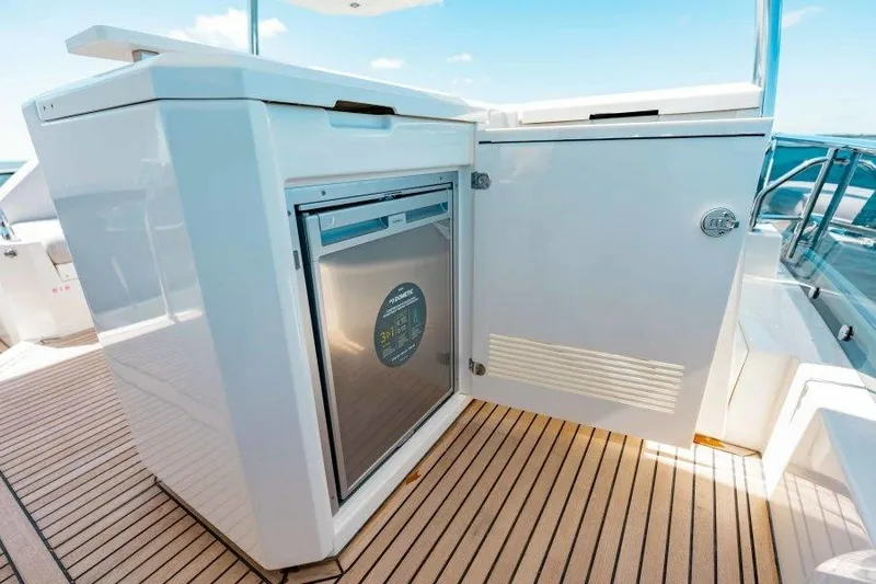 Sunspace Yacht Photos Pics Flybridge Refrigerator