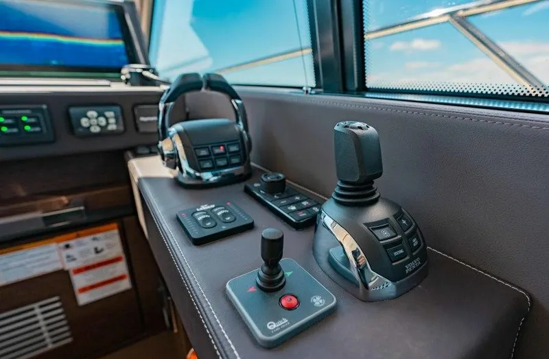 Sunspace Yacht Photos Pics Lower Helm Controls