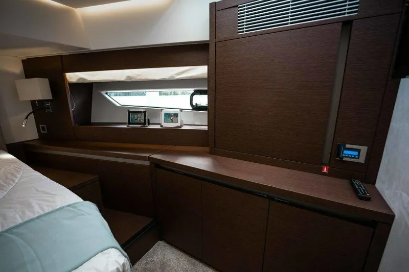 Sunspace Yacht Photos Pics VIP Stateroom