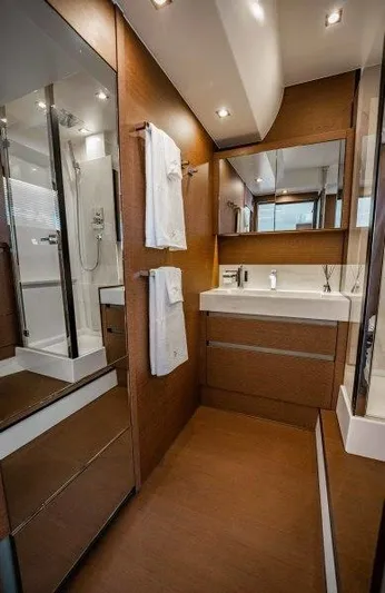 Sunspace Yacht Photos Pics Master Stateroom Head